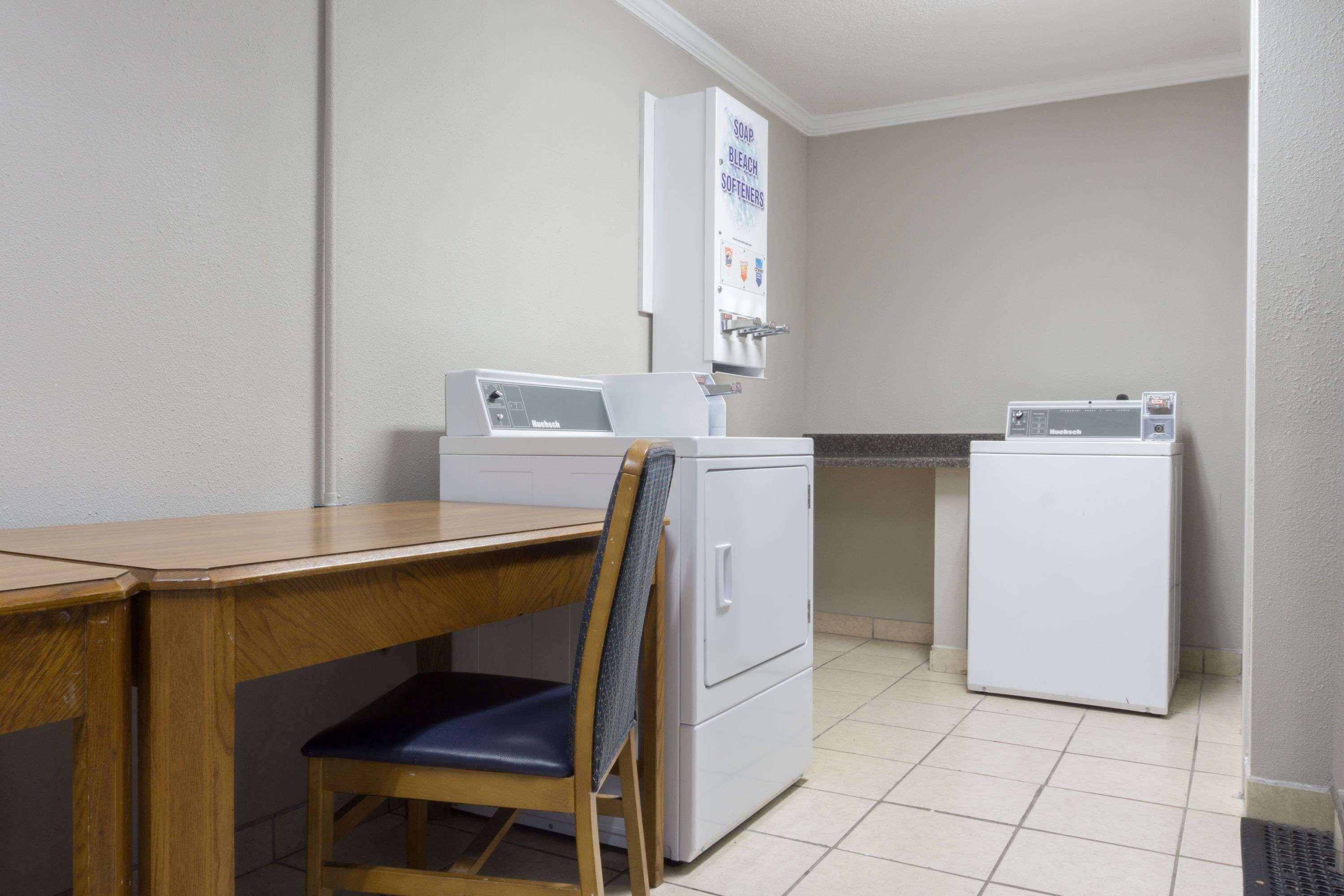 Days Inn By Wyndham Florence Cincinnati Area מראה חיצוני תמונה