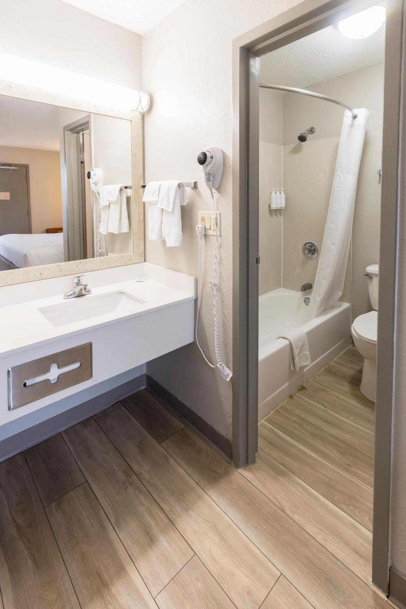 Days Inn By Wyndham Florence Cincinnati Area מראה חיצוני תמונה