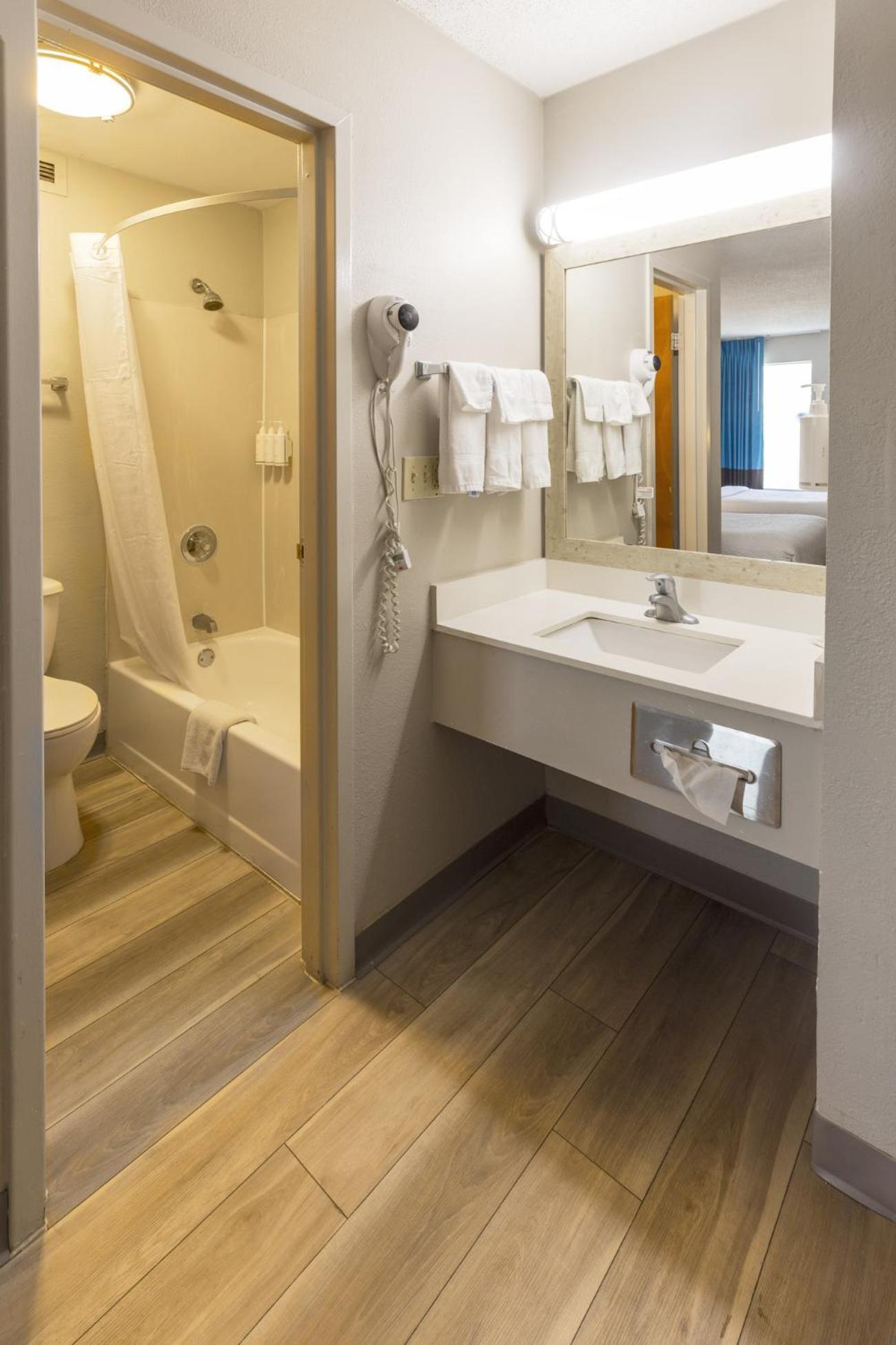 Days Inn By Wyndham Florence Cincinnati Area מראה חיצוני תמונה