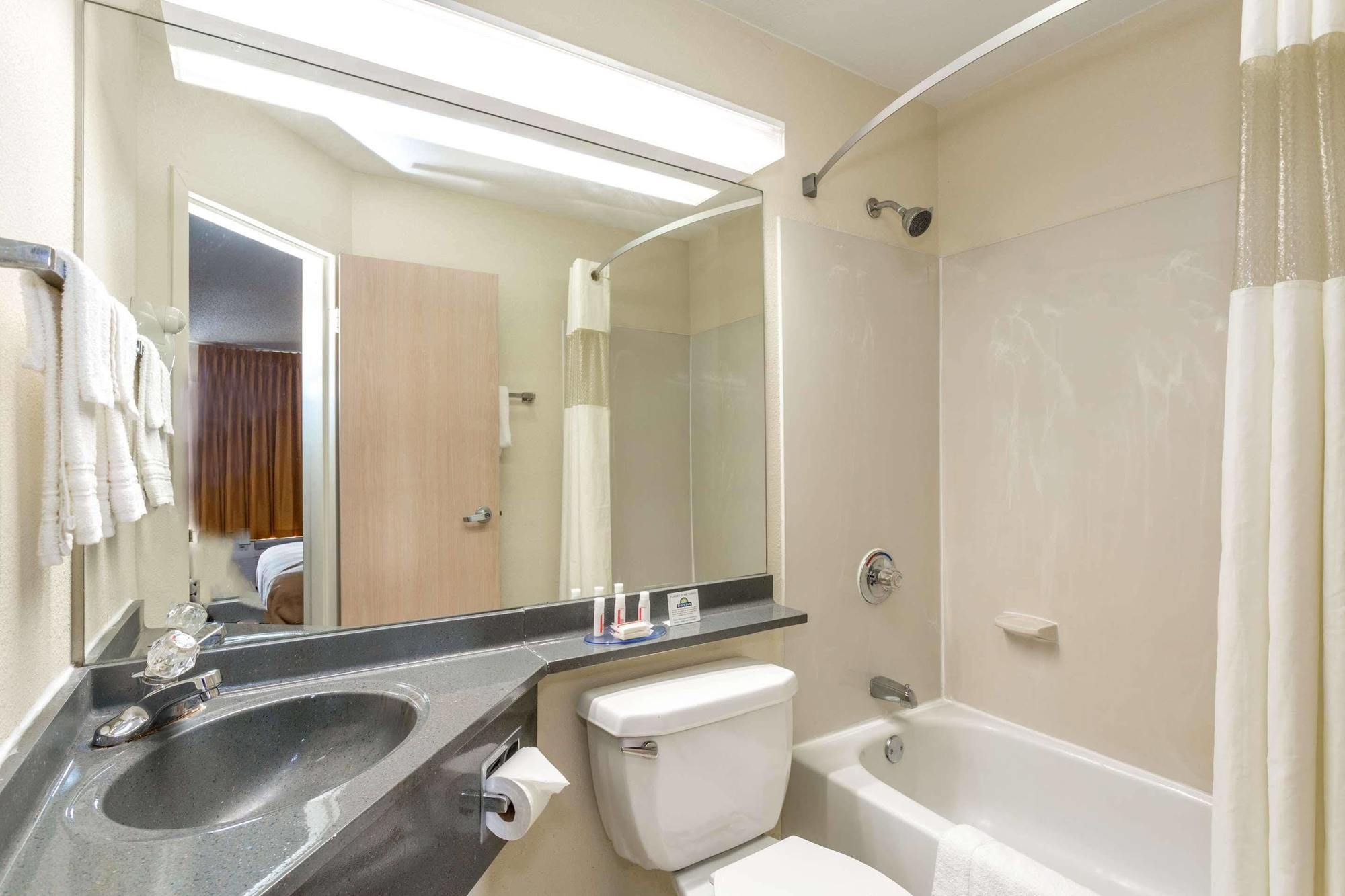 Days Inn By Wyndham Florence Cincinnati Area מראה חיצוני תמונה