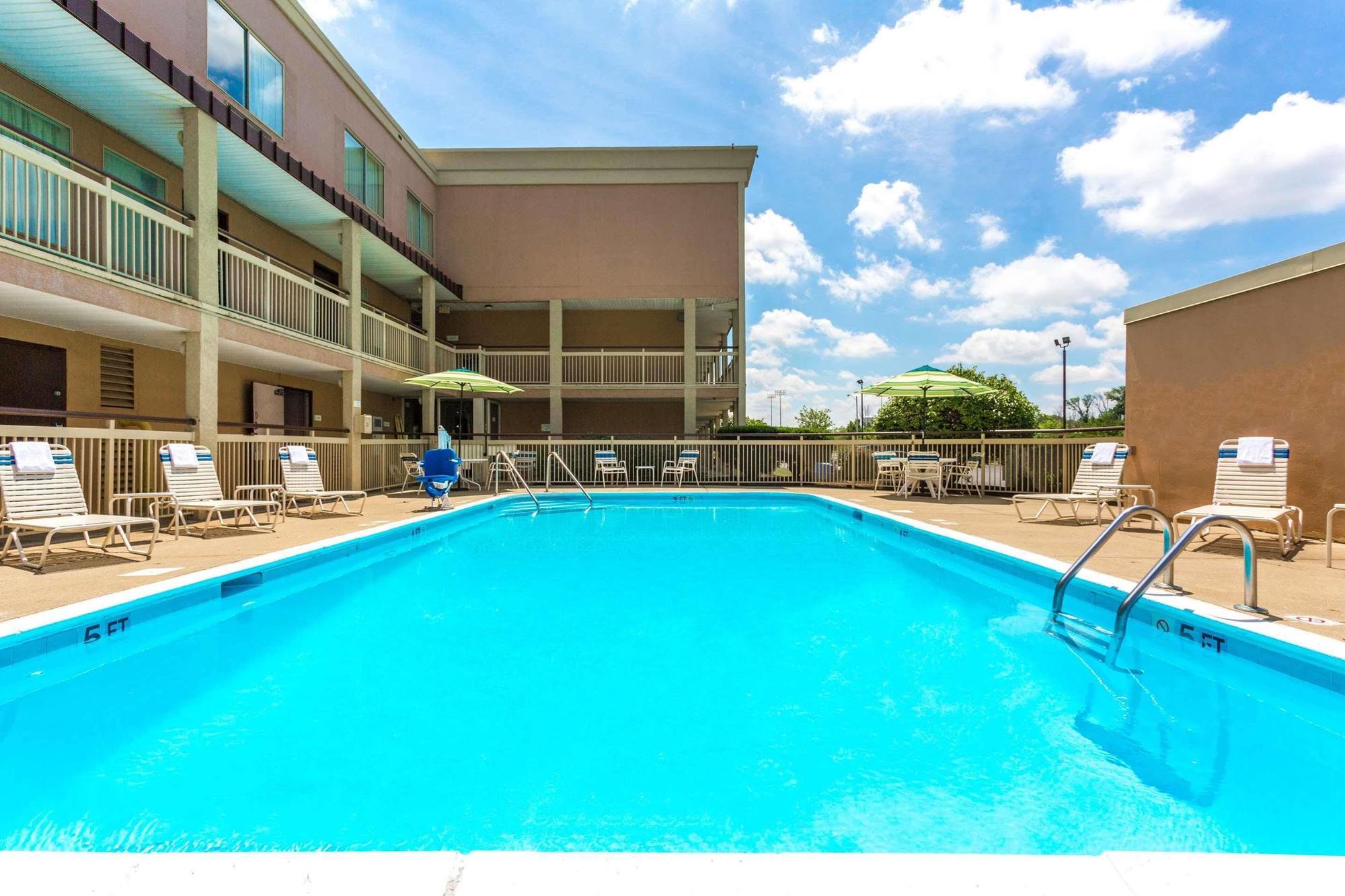 Days Inn By Wyndham Florence Cincinnati Area מראה חיצוני תמונה